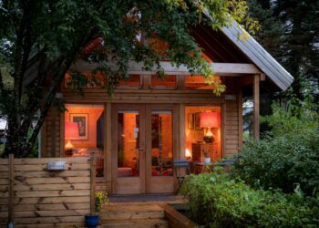 Pros and cons of booking a cottage during stays
