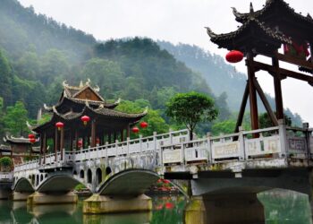 Chinese tour to US dips for first time in 15 years