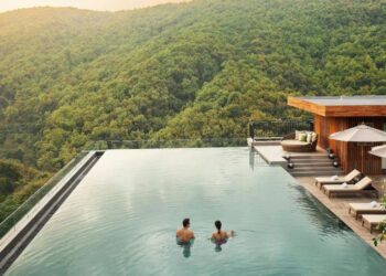 7 of the most incredible infinity pools around the world